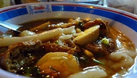 piping hot bowl of kway teow soup @ victory