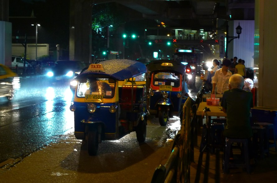 tuk tuk and street food