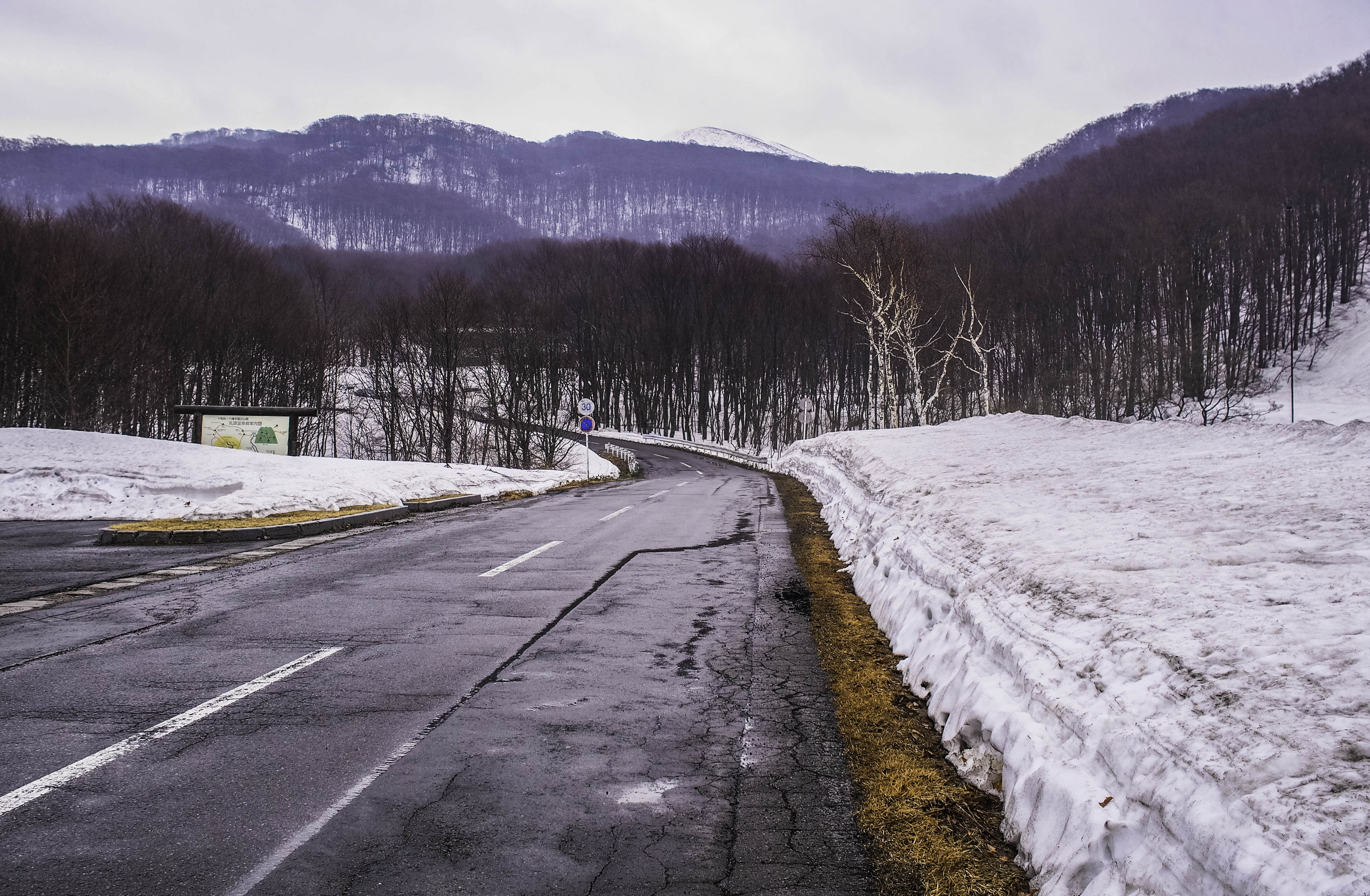road leading from the onsen