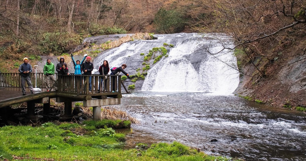 huge waterfall at hanamaki