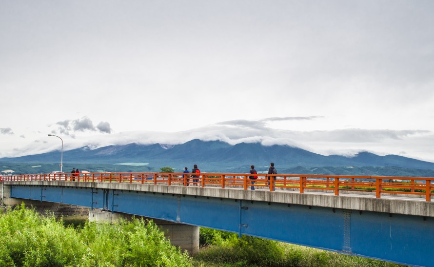 walking to the lavender batake station 