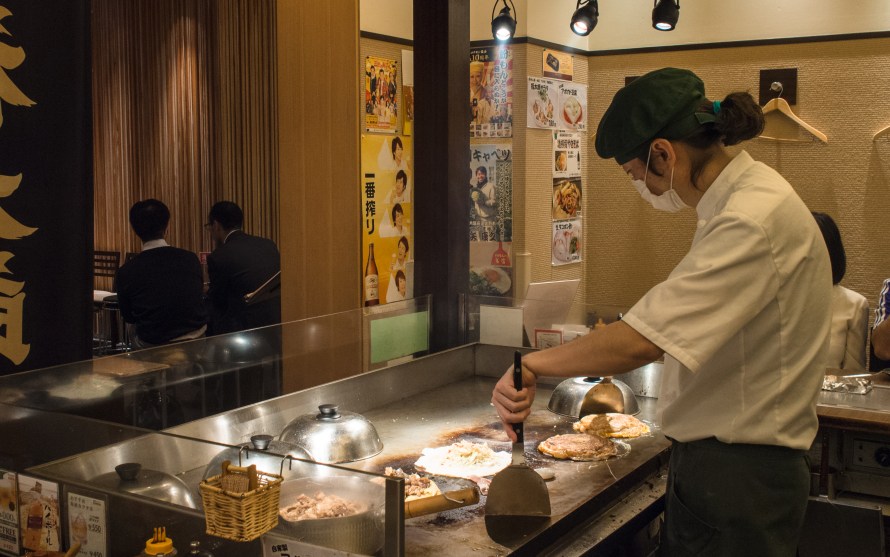 fukutaro okonomiyaki chef 
