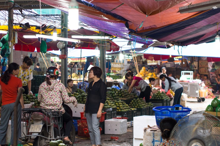 market in hanoi